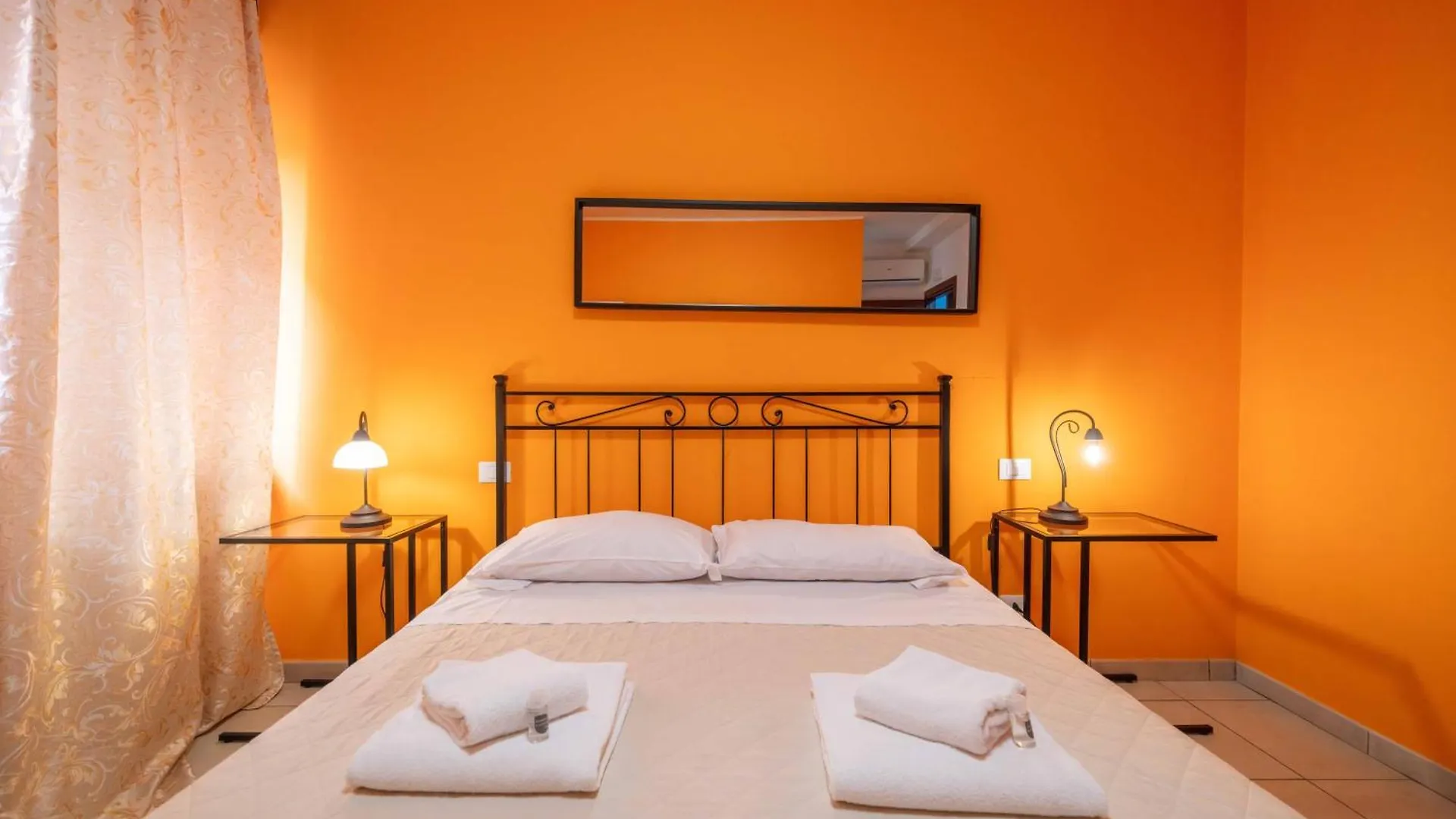 Guesthouse127 Verona 0*,  Italien