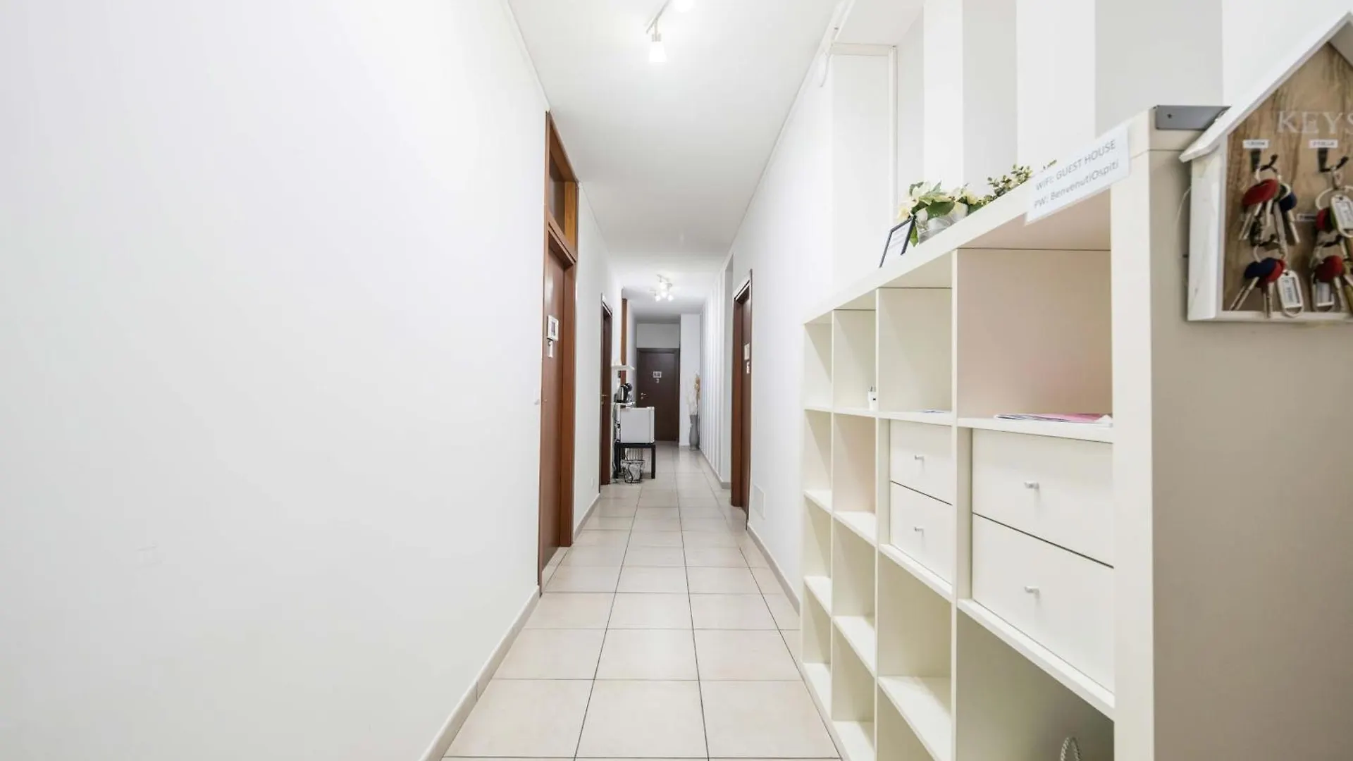 Guesthouse127 Verona 0*,  Italien